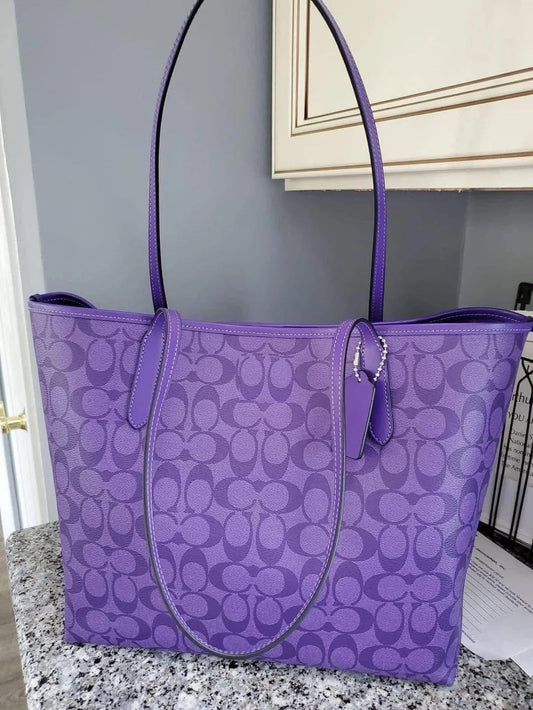 **💜 **Luxe Purple Shoulder Bag – Elevate Your Everyday Style** 💜**