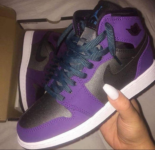 **🔥 THE ALL NEW AIR JORDAN 4 RETRO SNEAKERS 🔥**